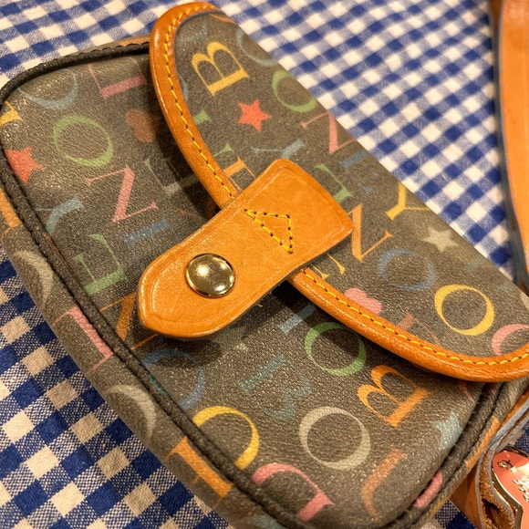 Dooney & Bourke wristlet wallet in perfect condition! - Picture 6 of 9
